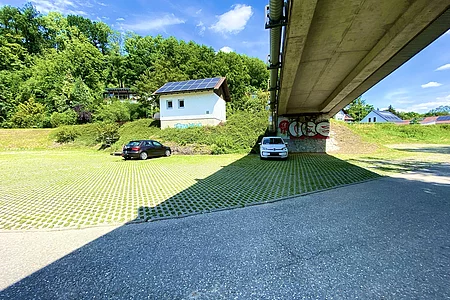 Parkplatz Fußgängerbrücke