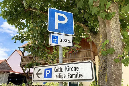 Parkplatz kath. Kirche Heilige Familie