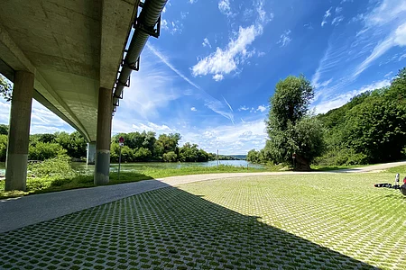 Parkplatz Fußgängerbrücke