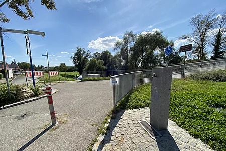 Trinkwasserbrunnen - Fußgängerbrücke