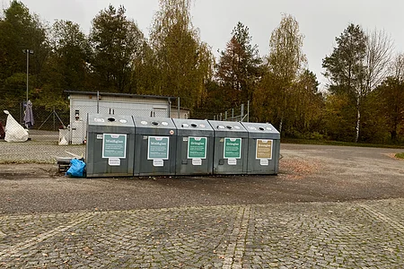 Sammelbehälter Glas und Altkleider - Stinkelbrunnstr.