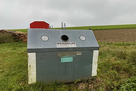 Sammelbehälter Glas und Altkleider - Peising