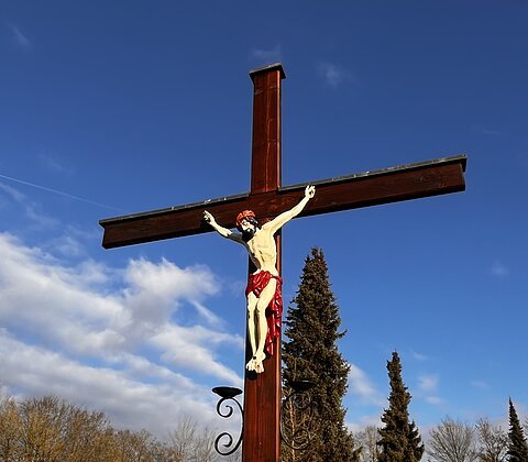 Neues Kreuz auf Neuem Friedhof